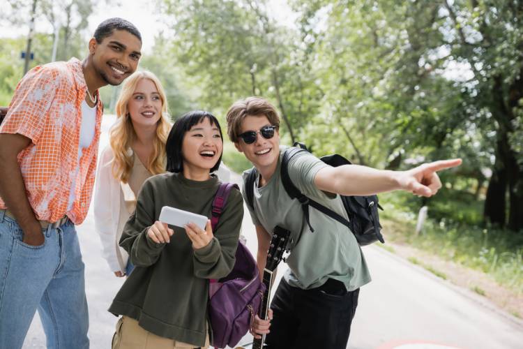 jovens viajando
