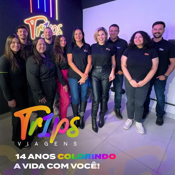Equipe da Tr1ps Viagens realizando consultoria de viagens em Curitiba